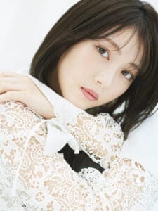 【画像】最新の浜辺美波さん、流石に美形すぎる！