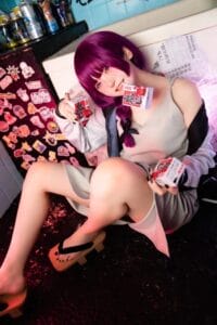 【画像】酔っぱらいのお姉さん「ねぇ、君も一緒に幸せになる?」