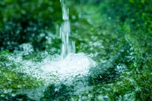 【疑問】なんで、天然水も値上げするんだ!?