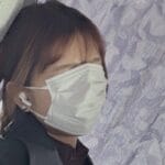 【画像】小さめマスクでここまで隠せるとかどんな魔法なん?www