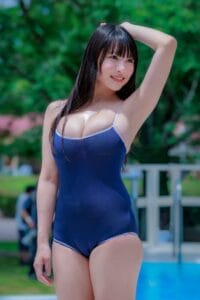 【画像】グラドルさん、おっぱいが水着から溢れそう！！
