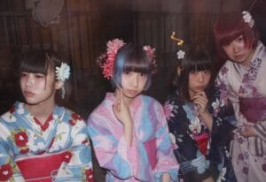 【画像】ギャルさん「ねぇ、私たちと遊ぼうよ!」